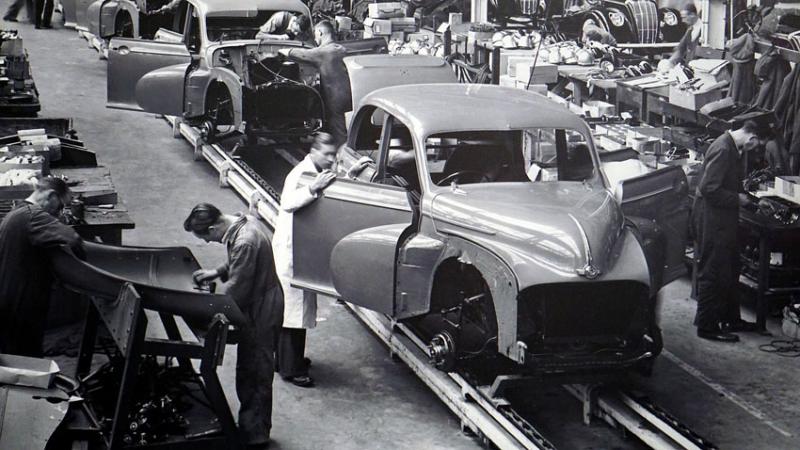 Fábrica antigua de automóviles