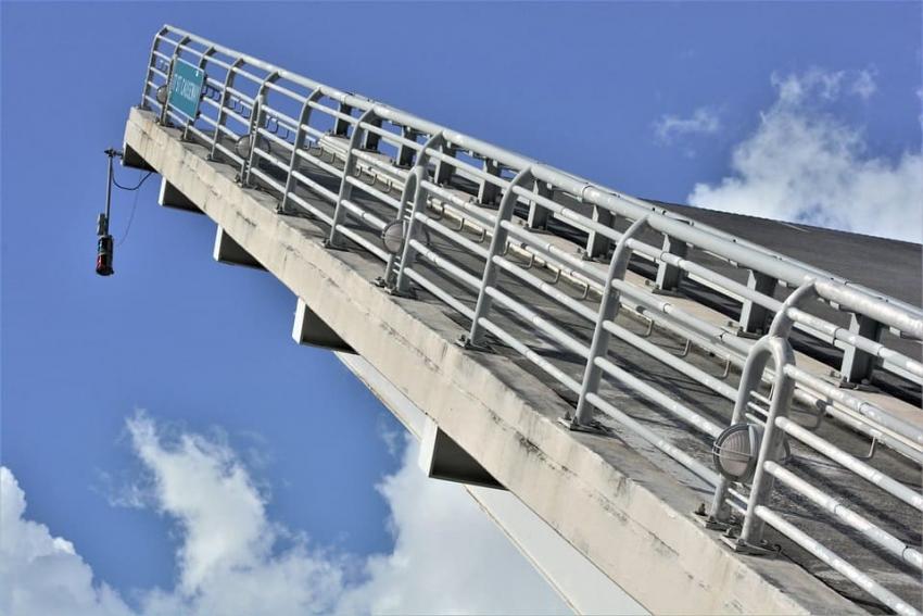 Puente de acero galvanizado